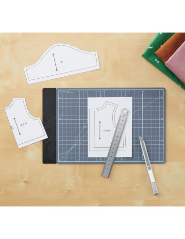 Clover foldable cutting mat with metal ruler - 18 cm x 29 cm
