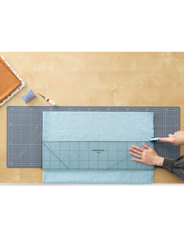 Clover Foldable Cutting Mat - 32 cm x 90 cm