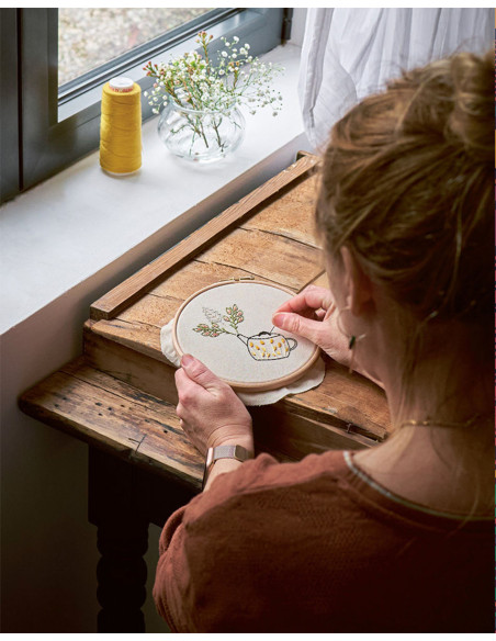 Book the embroidery guide