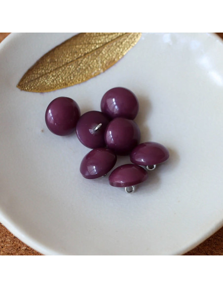 Hemisphere button with tail - Purple