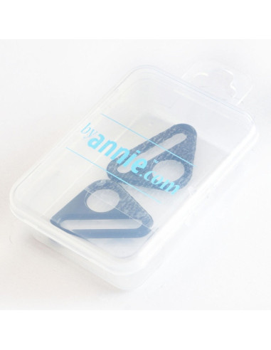 Set of 2 black triangular rings, 25 mm