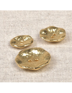 2-hole hammered metal button - Gold