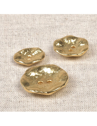 2-hole hammered metal button - Gold