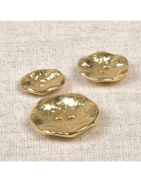2-hole hammered metal button - Gold