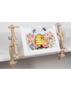 Rotating frame for tapestry with stitching