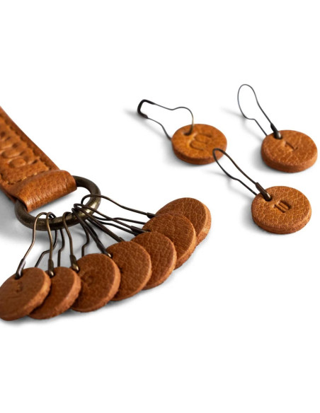 Muud Feliz leather strap keychain - Whisky