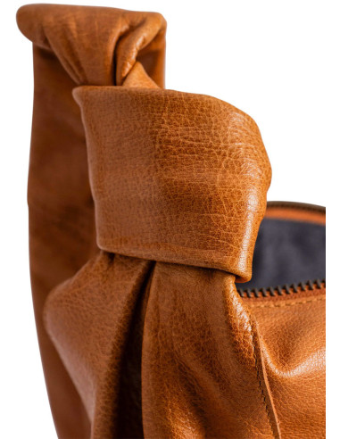 Muud Fate Zipped Handbag - Whisky