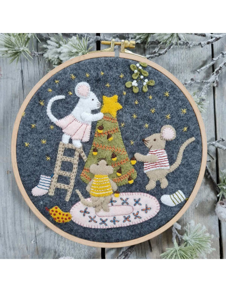 Felt kit with hoop - Mouse family at Christmas