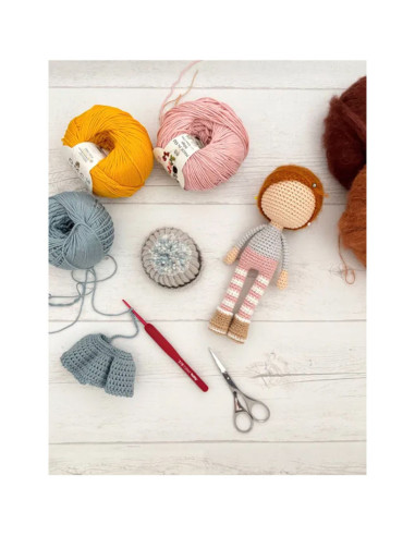 The book "La famille de Lulu au crochet"