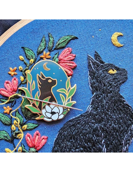 Magnetic needle holder - Black cat