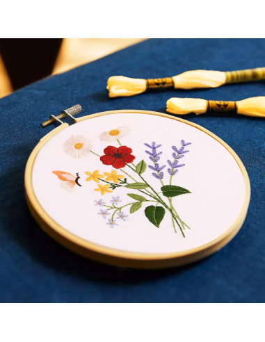 Embroidery kit - Beautiful summer flowers
