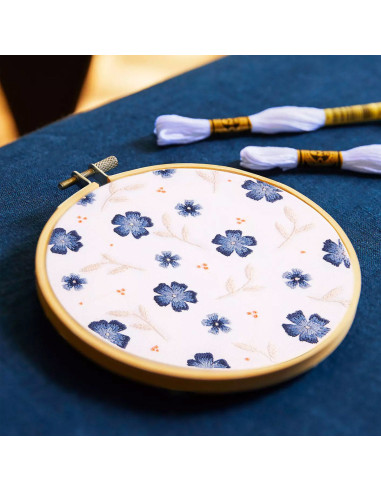 Embroidery kit - Blue flowers