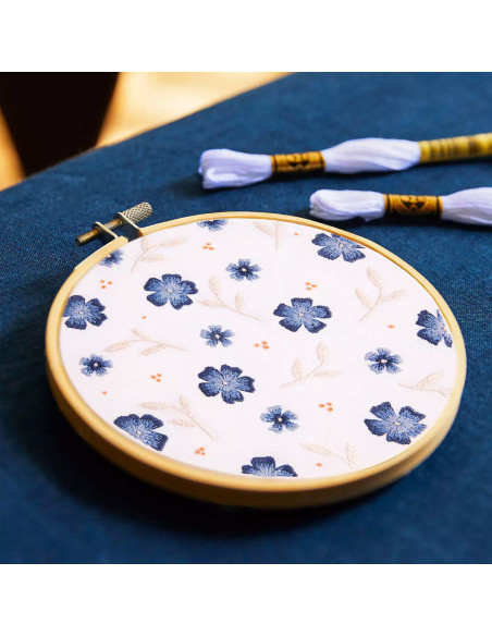Embroidery kit - Blue flowers