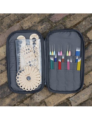 Durable storage case for needles and hooks