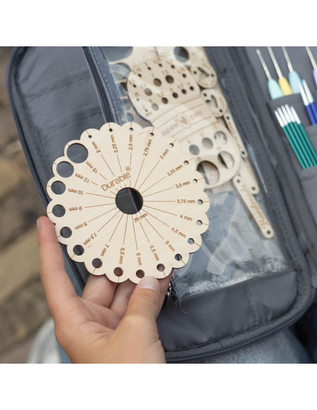 Durable wooden flower-shaped knitting needle gauge