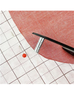 Magnetic guide for scissors