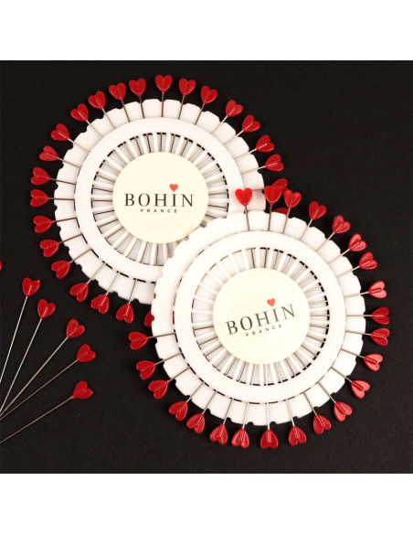 30 red heart-shaped plastic head pins disc by Bohin
