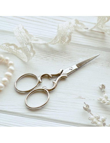 Silver heart embroidery scissors Bohin 9 cm