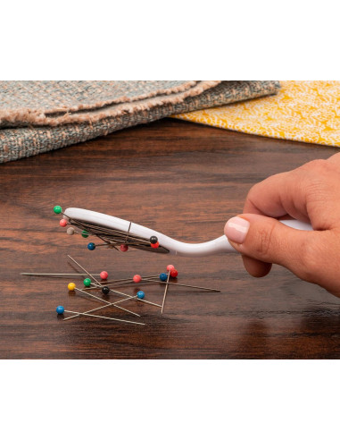 Magnetic needle picker with 25 Singer pins