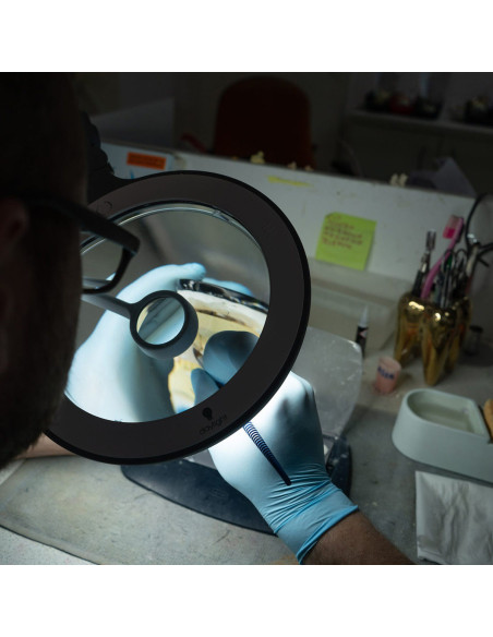 Daylight IQ LED magnifying lamp