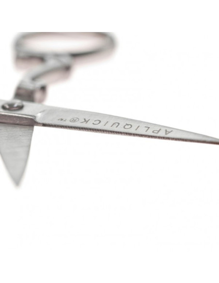 Apliquick ® micro-serrated scissors