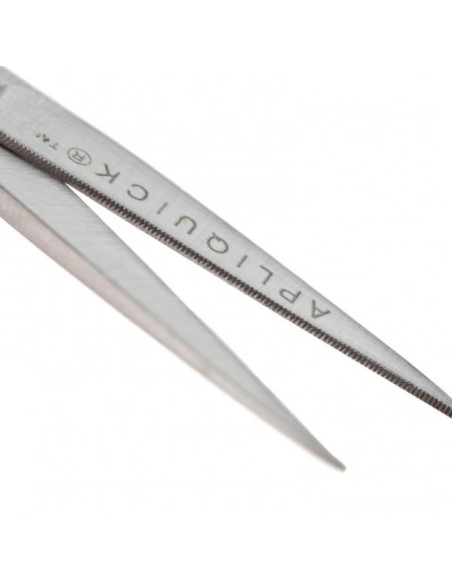 Apliquick ® micro-serrated scissors
