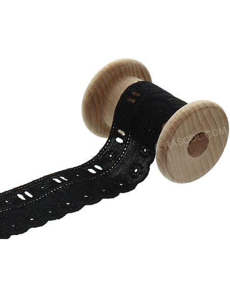 English embroidery with ribbon slot - Black