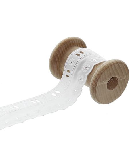 English embroidery with ribbon slot - White