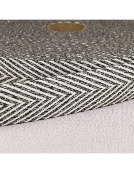 Chevron-patterned strap - Gray