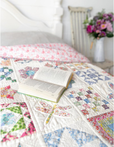 Book 1 Quilt, 100 Blocks - Alice in Wonderland