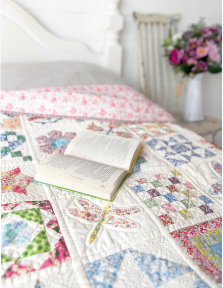 Book 1 Quilt, 100 Blocks - Alice in Wonderland