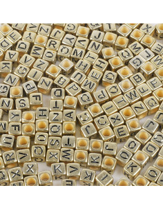 Bag of 100 gold square beads - Black letters