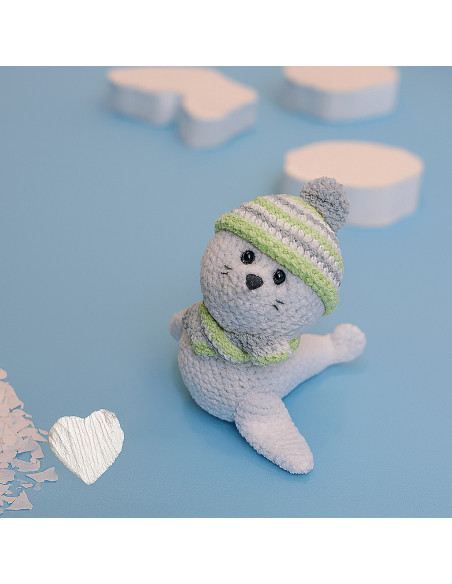 Crochet Kit - Robbie the Seal