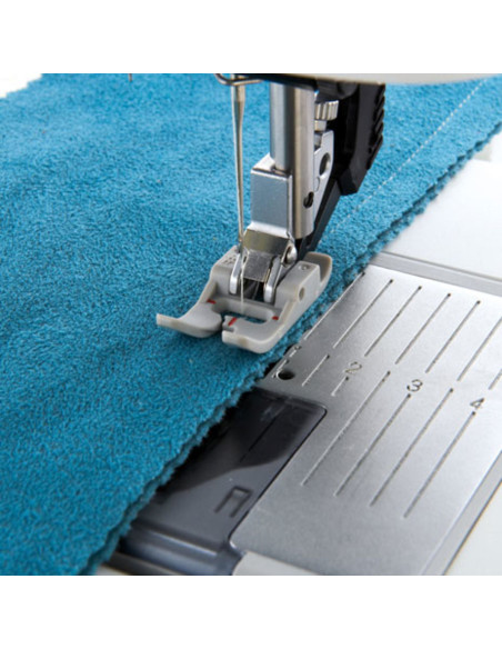 Non-stick foot with IDT system Pfaff