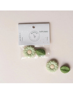 Stitch stoppers for knitting needles - Green daisy 2