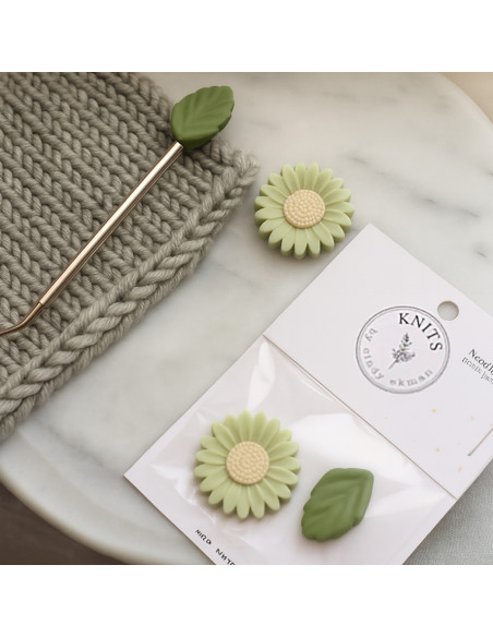 Stitch stoppers for knitting needles - Green daisy