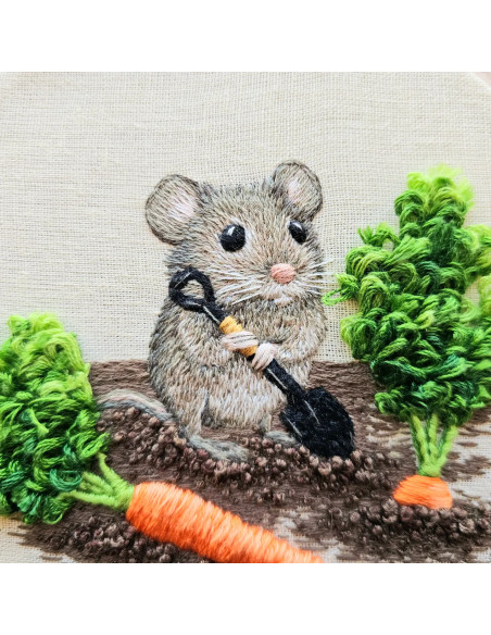 Embroidery kit - Garden Mouse