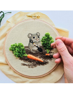 Embroidery Kit - Garden Mouse