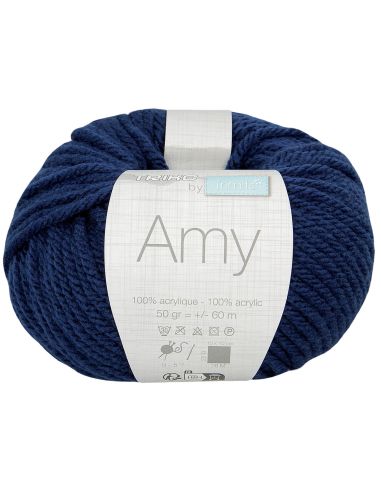 Amy knitting yarn