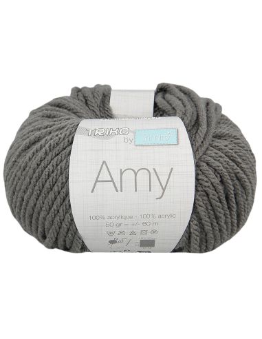 Amy knitting yarn