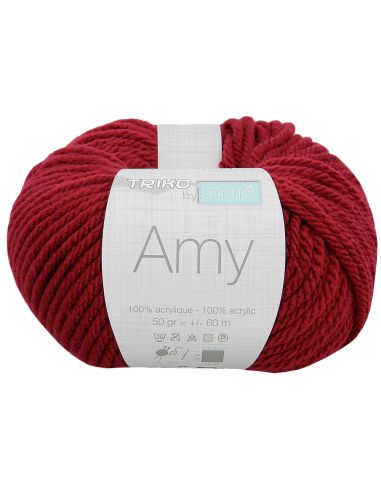 Amy knitting yarn