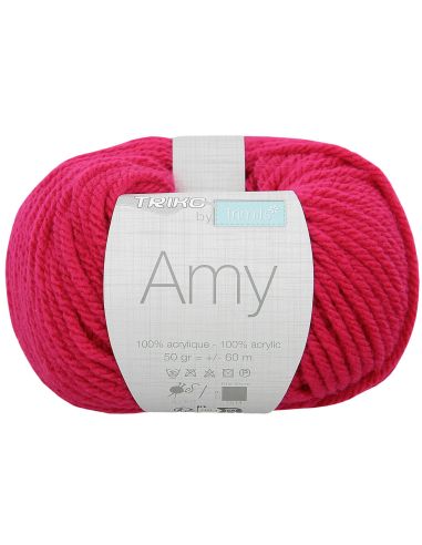 Amy knitting yarn