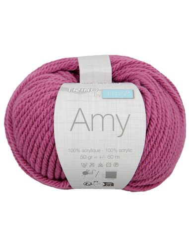 Amy knitting yarn