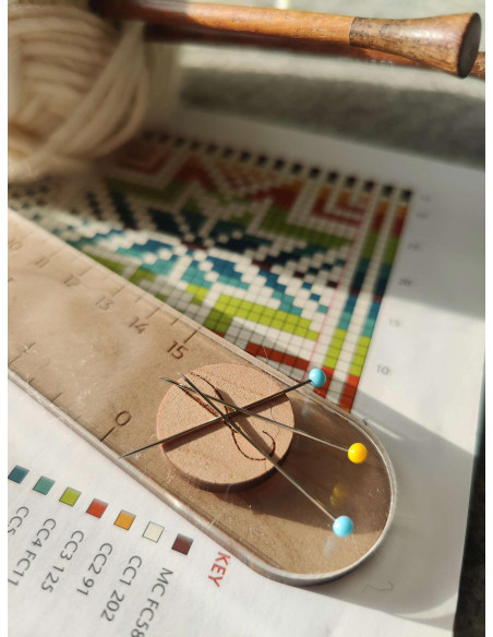 Magnetic tracking ruler in recycled acrylic knit