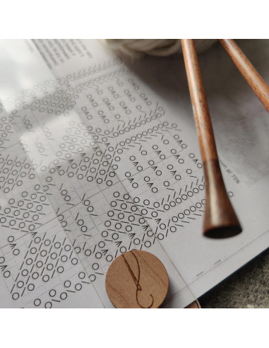 Magnetic tracking ruler in recycled acrylic knit