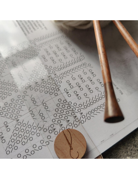 Magnetic tracking ruler in recycled acrylic knit
