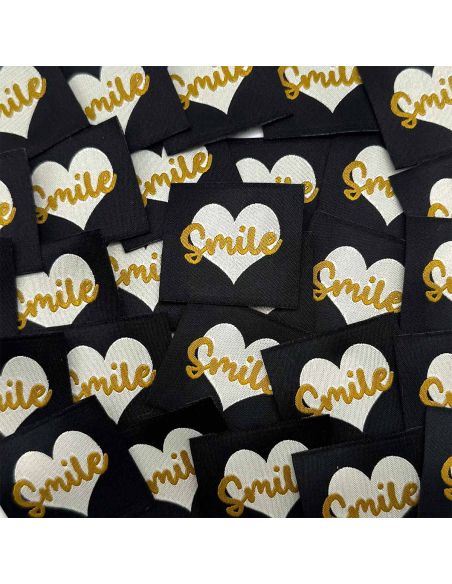 Set of 5 woven sew-on Smile labels