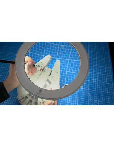 Daylight Omega 7 magnifying lamp