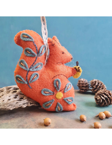 Mini felt kit - Folk squirrel