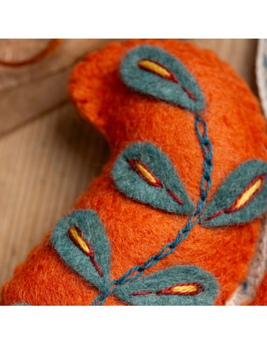 Mini felt kit - Folk squirrel